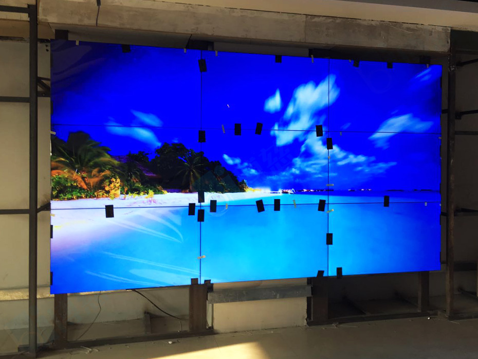 博慈工程师为新疆乌鲁木齐中国电信分公司量身定制了一套3×3壁挂式拼接的智能化多媒体互动展示系统电视墙