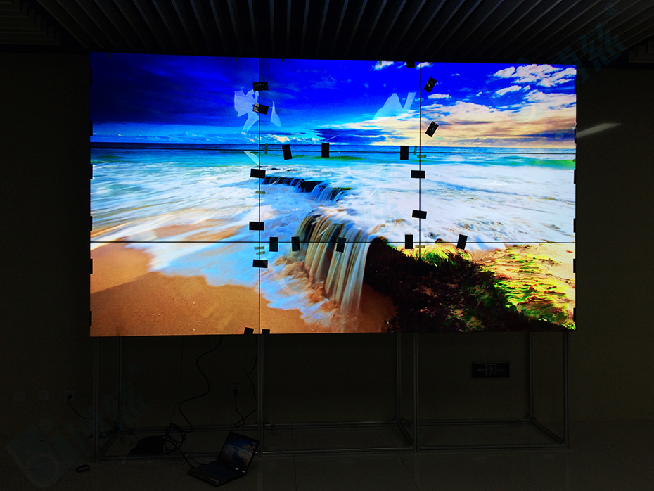 一套3×3拼接的多媒体展示系统电视墙