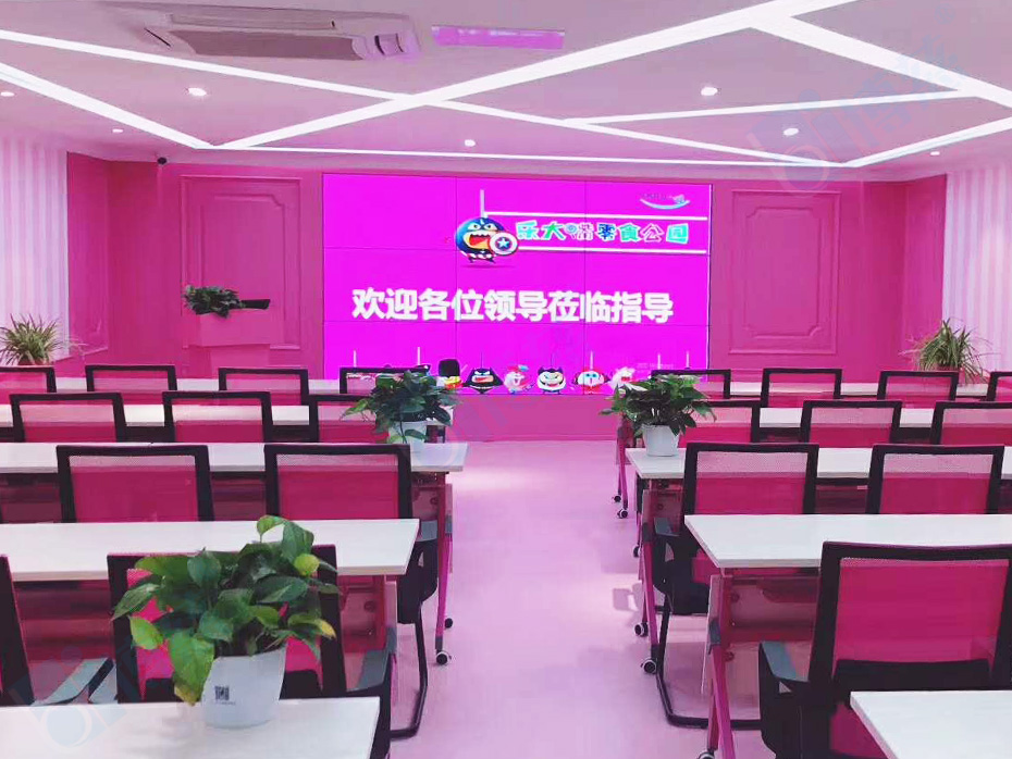 安徽合肥和平盛世商业街为了搭建一个时尚高端的购物环境和高档奢华的消费体验