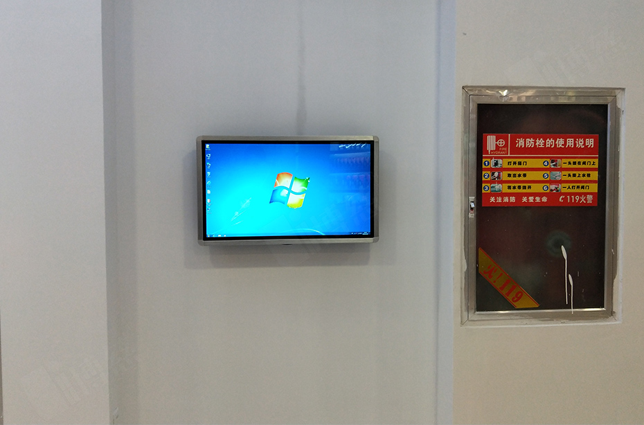 2台32寸触摸一体机入驻山东东营综合保税区进口商品直营中心
